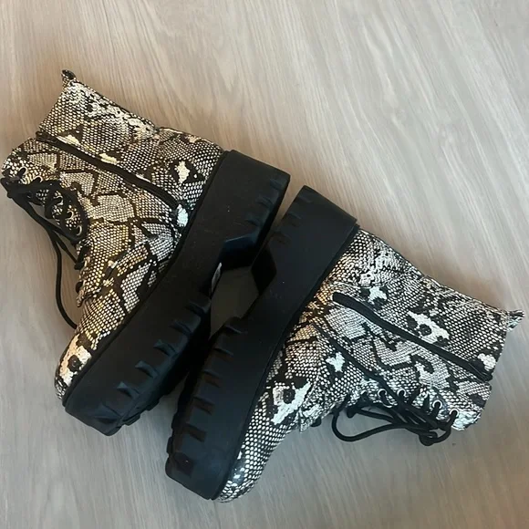 Snake skin boots - Picture 3 of 4